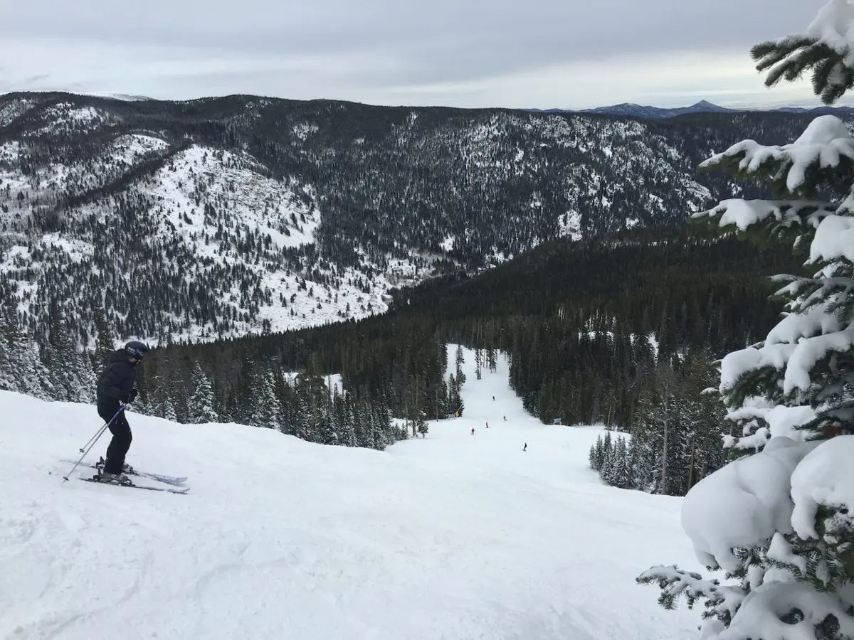 closest ski resorts to colorado springs
