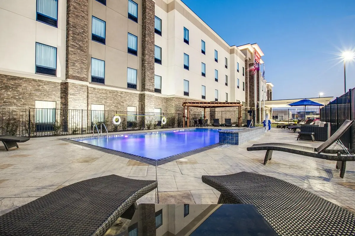 dallas fort worth airport hotels with shuttle service