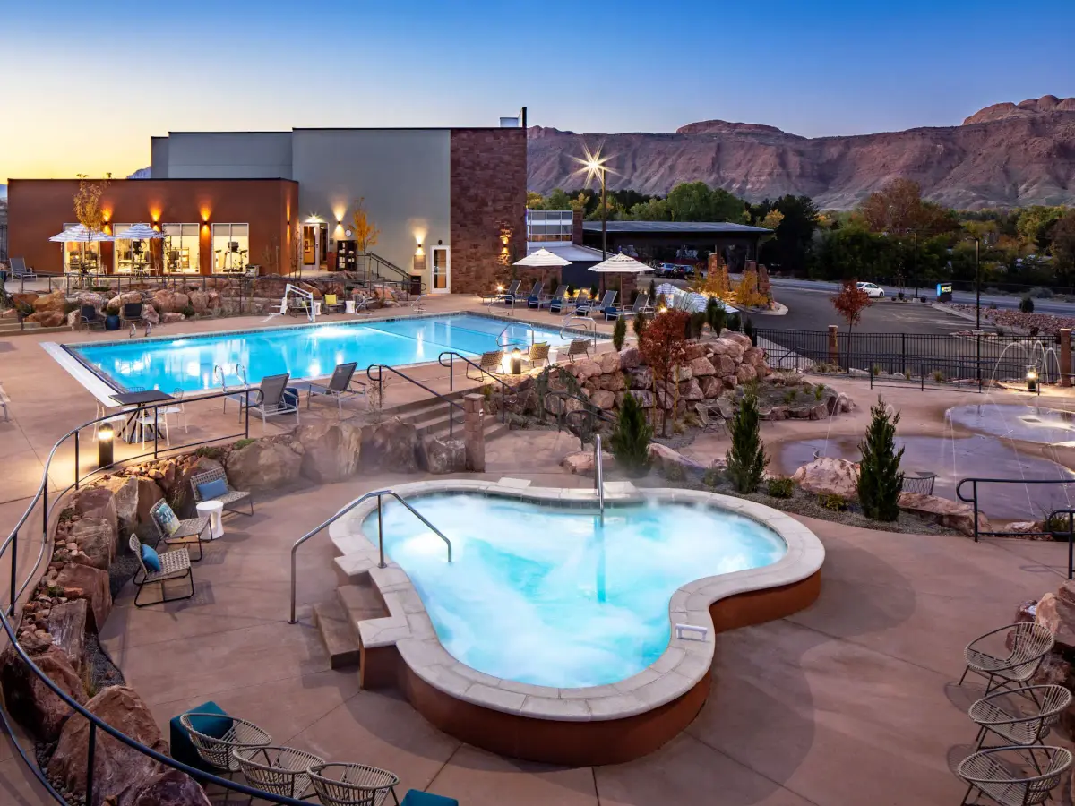 hotels near colorado springs airport with shuttle service