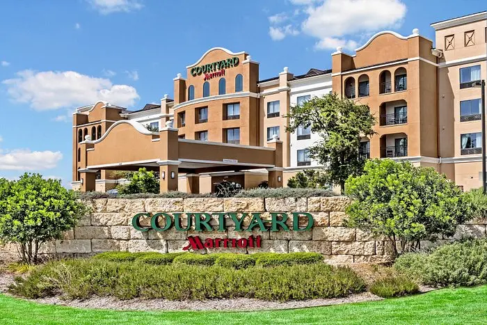 hotels near seaworld san antonio shuttle service