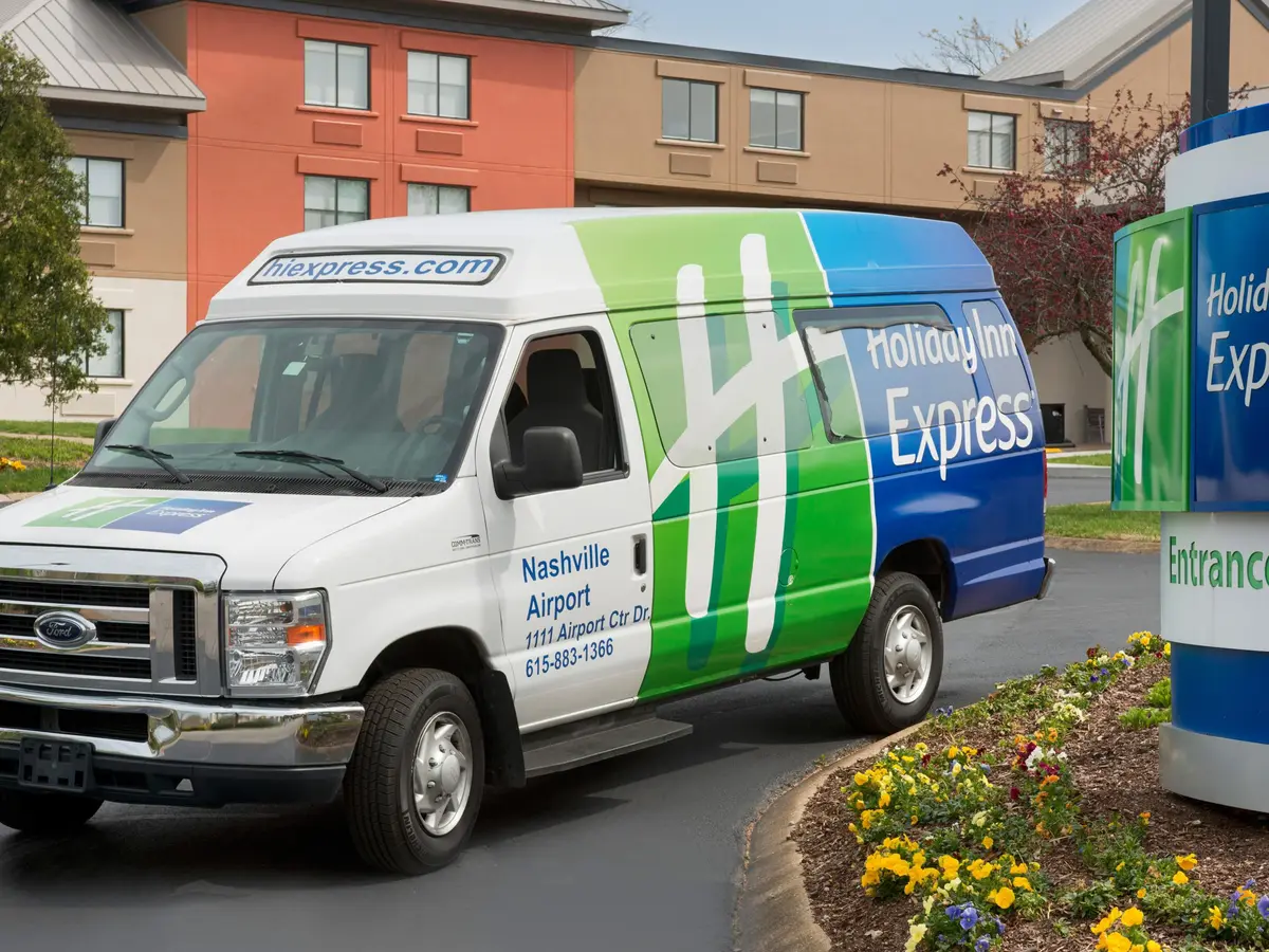 nashville hotels with shuttle service